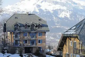 LES AROLLES